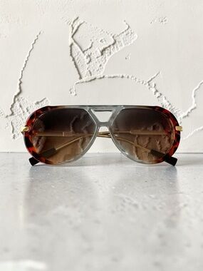 Tortoiseshell Aviator Sunglasses with Brown Gradient Lenses